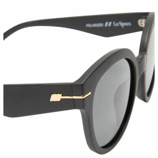 Capacious *polarized*