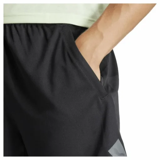 Train Essentials Seasonal Big Logo Shorts Black