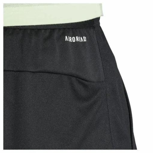 Train Essentials Seasonal Big Logo Shorts Black